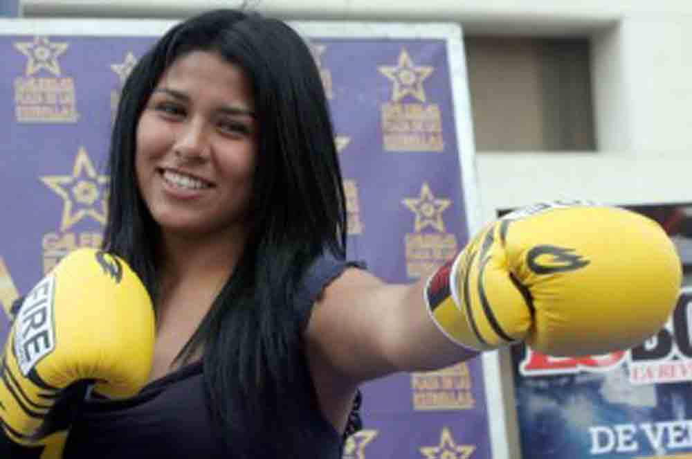 Arely Mucino posa-HG Boxing