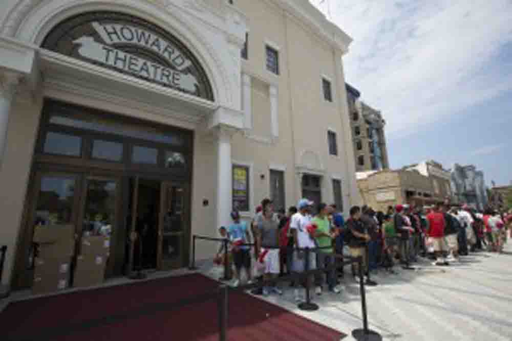 Fans waiting Howard Theater