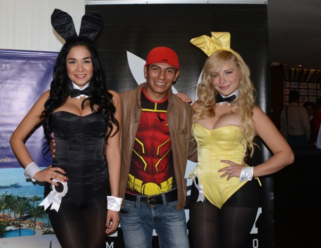 Robinson Castellanos con las Playgirls de Playboy