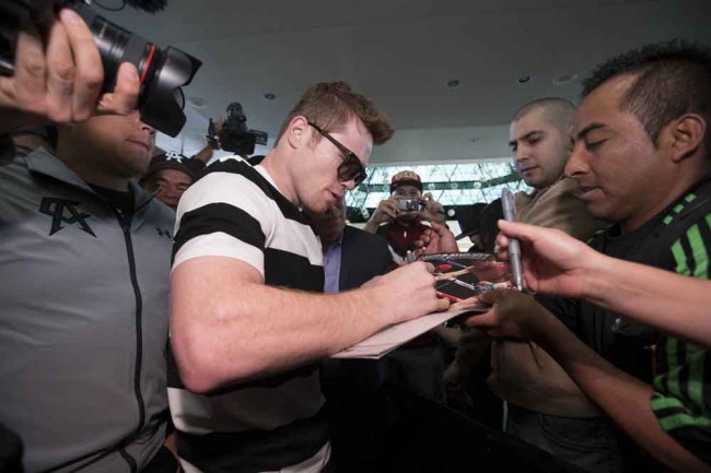 011_Canelo_with_fans