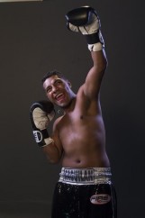 Con su cadencia, alegría y buen boxeo Nery “Pantera” Saguilá conquista a la afició