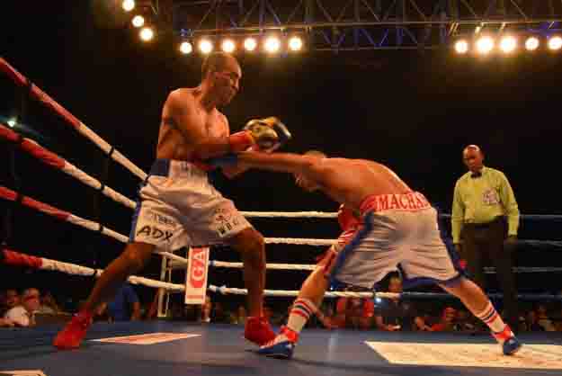 machado vs esquivel pelea1-reynaldo sanchez